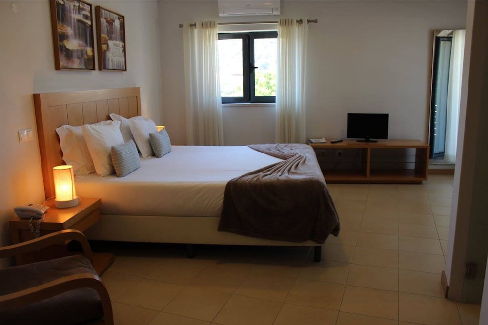 Vicentina Hotel 8/24