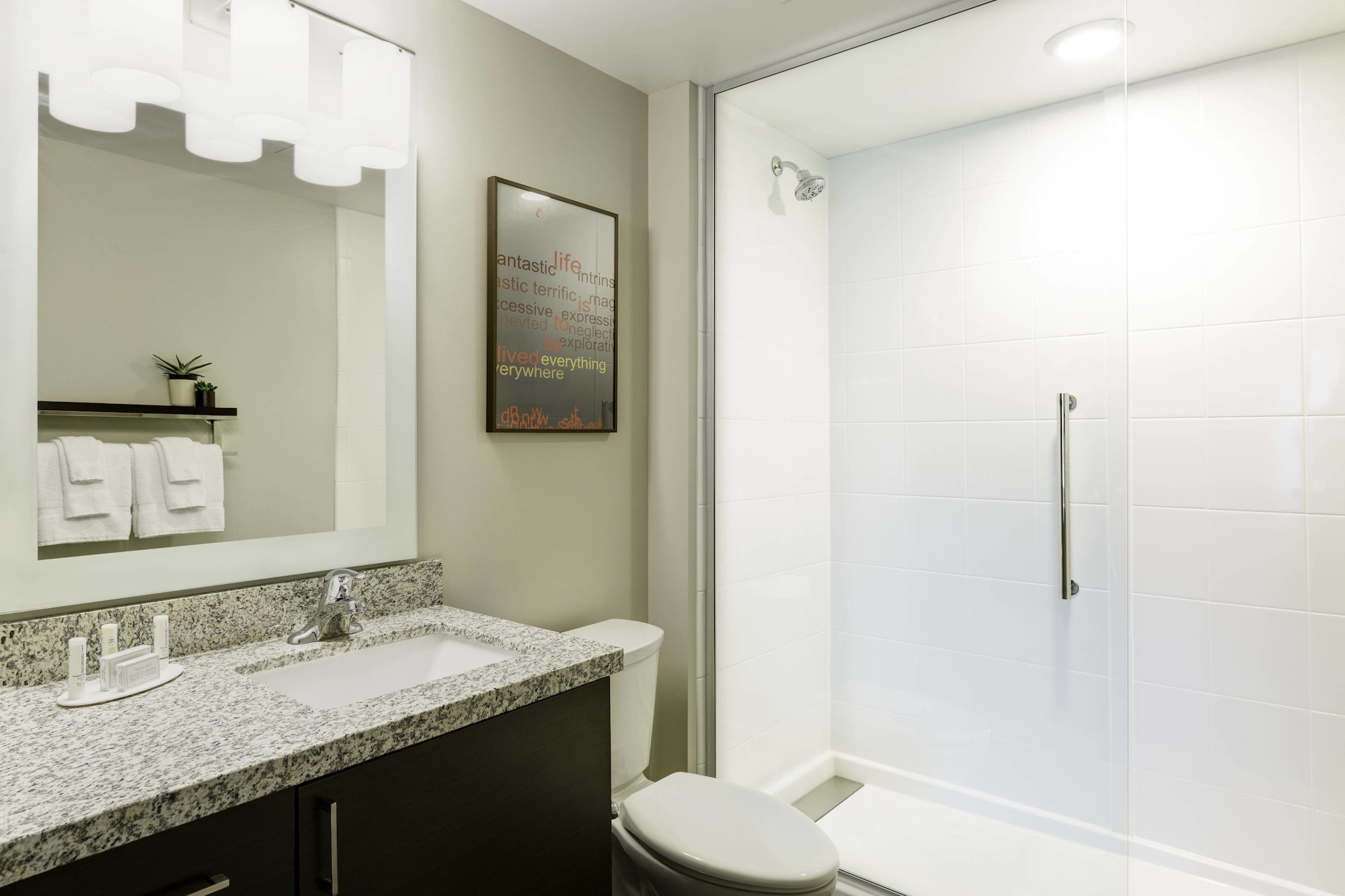 1 BEDROOM, SUITE