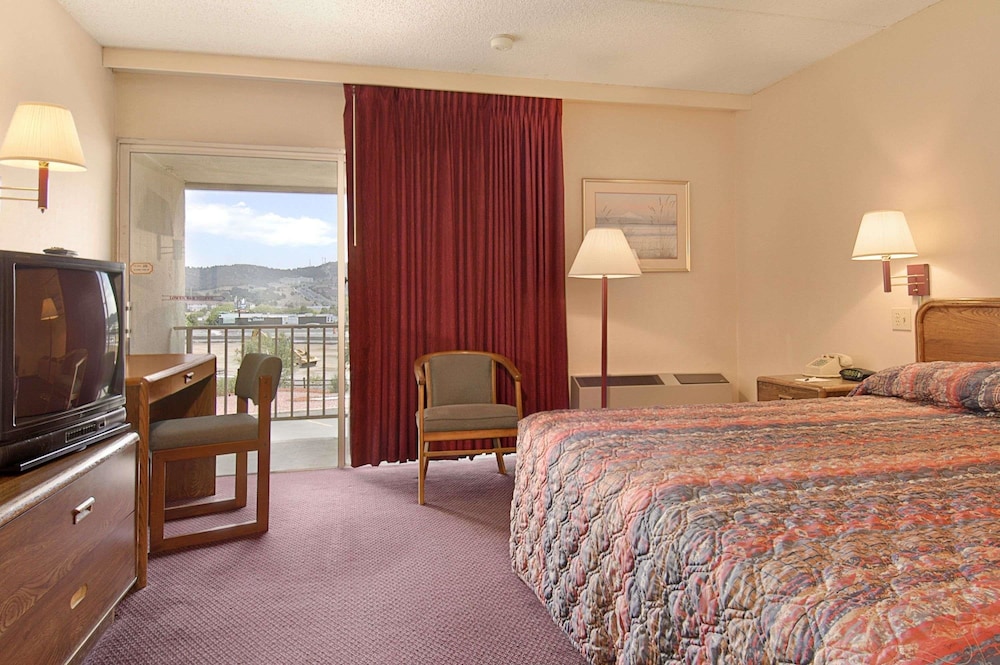 Days Inn Colorado Springs/Garden of the Gods 10/36