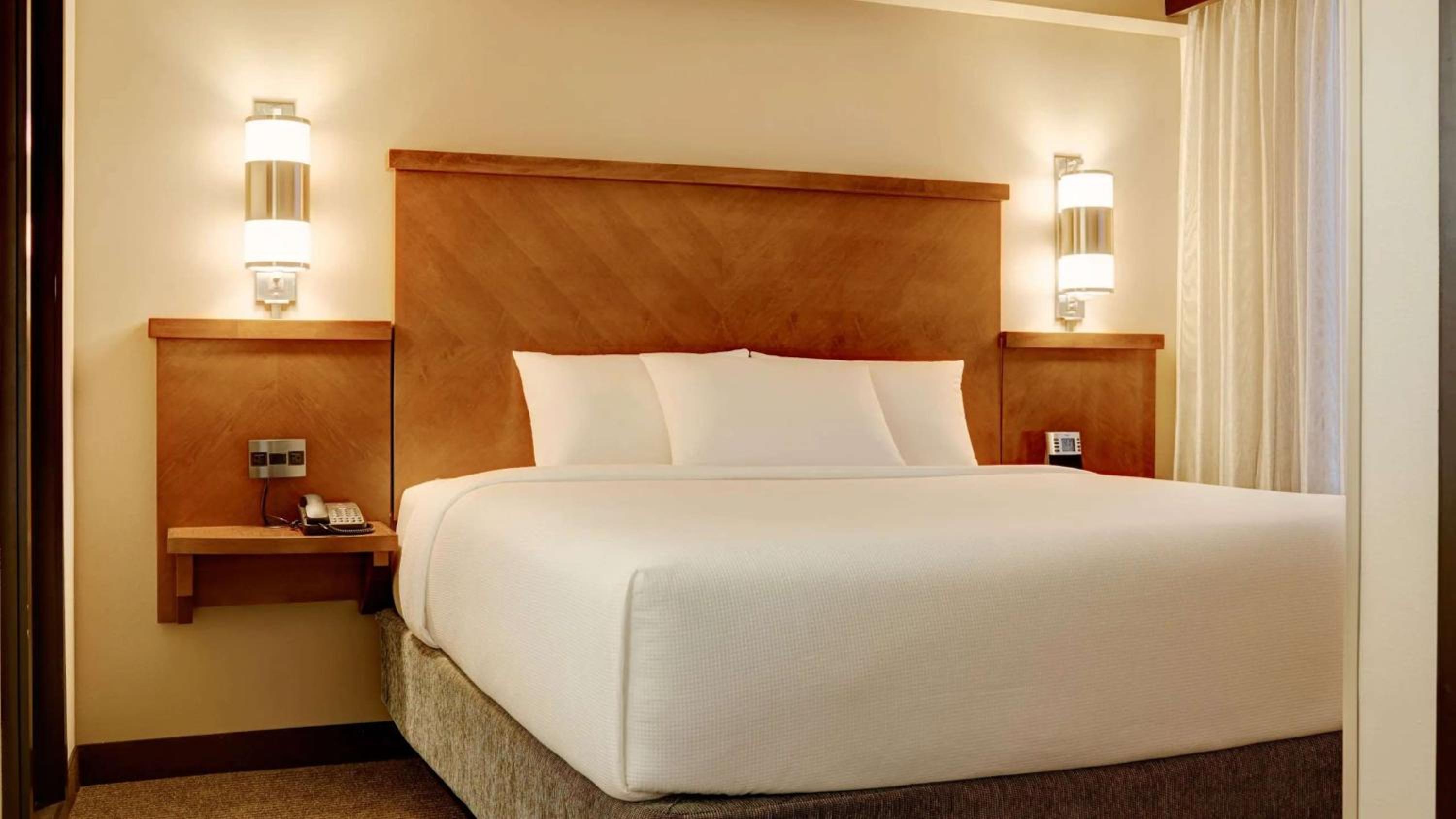ROOM, KING BED, SOFA, HIGH FLOOR