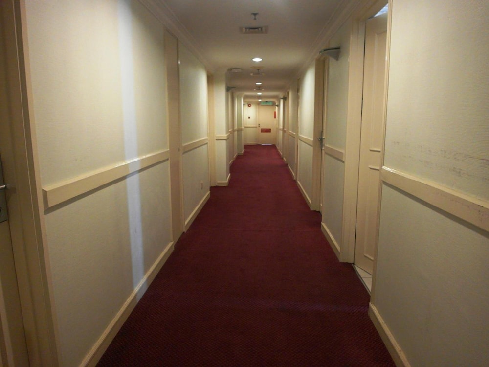Somerset Hotel 24/34