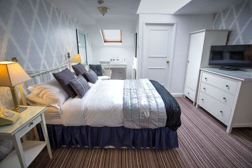 The Ascott 6/50
