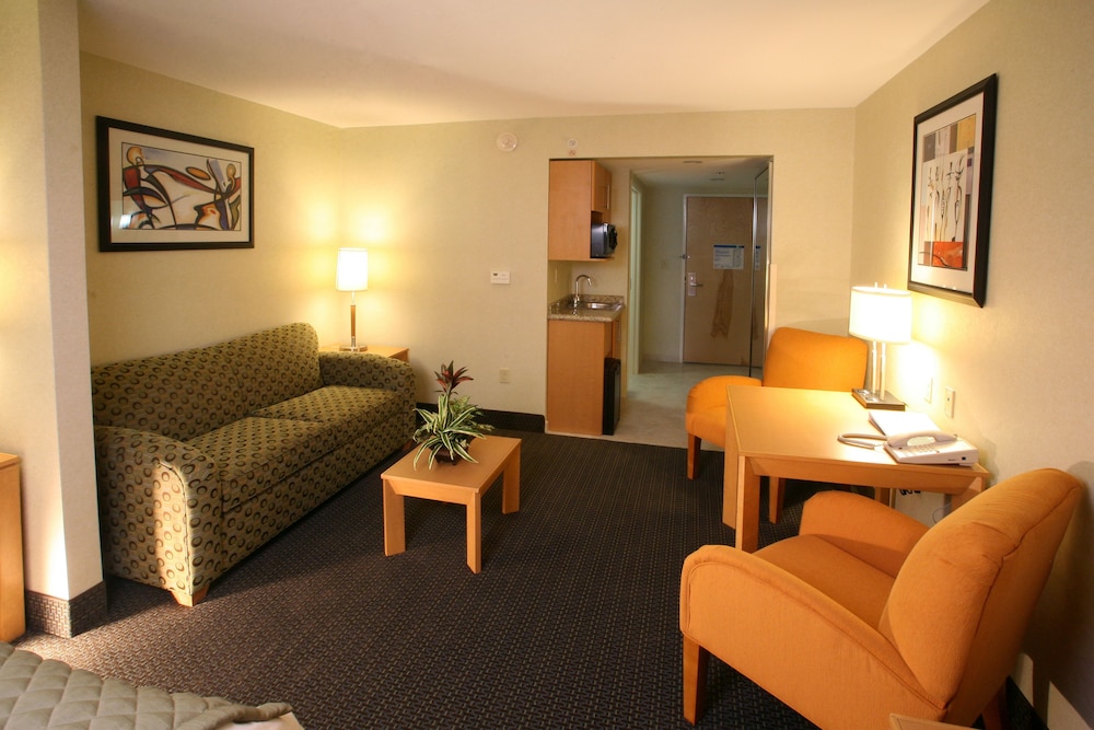 Holiday Inn Express And Suites Monterrey Aeropuerto 49/78