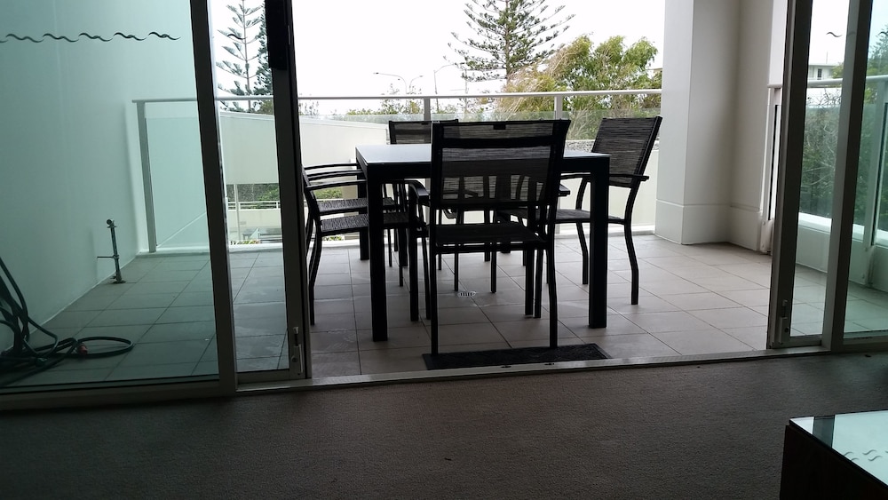 Kirra Surf Apartments 37/75