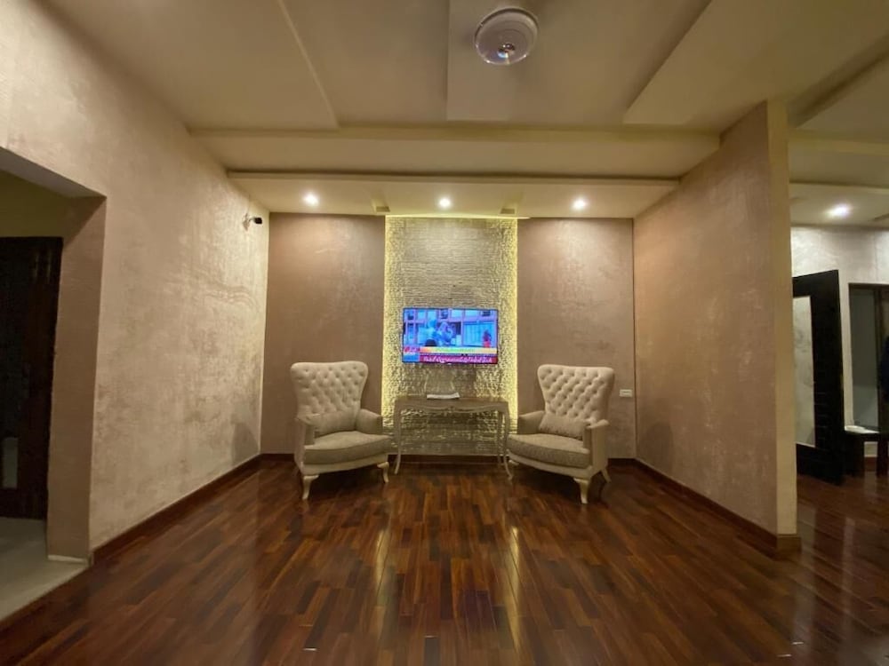 Shelton’s Rezidor Lahore 43/51