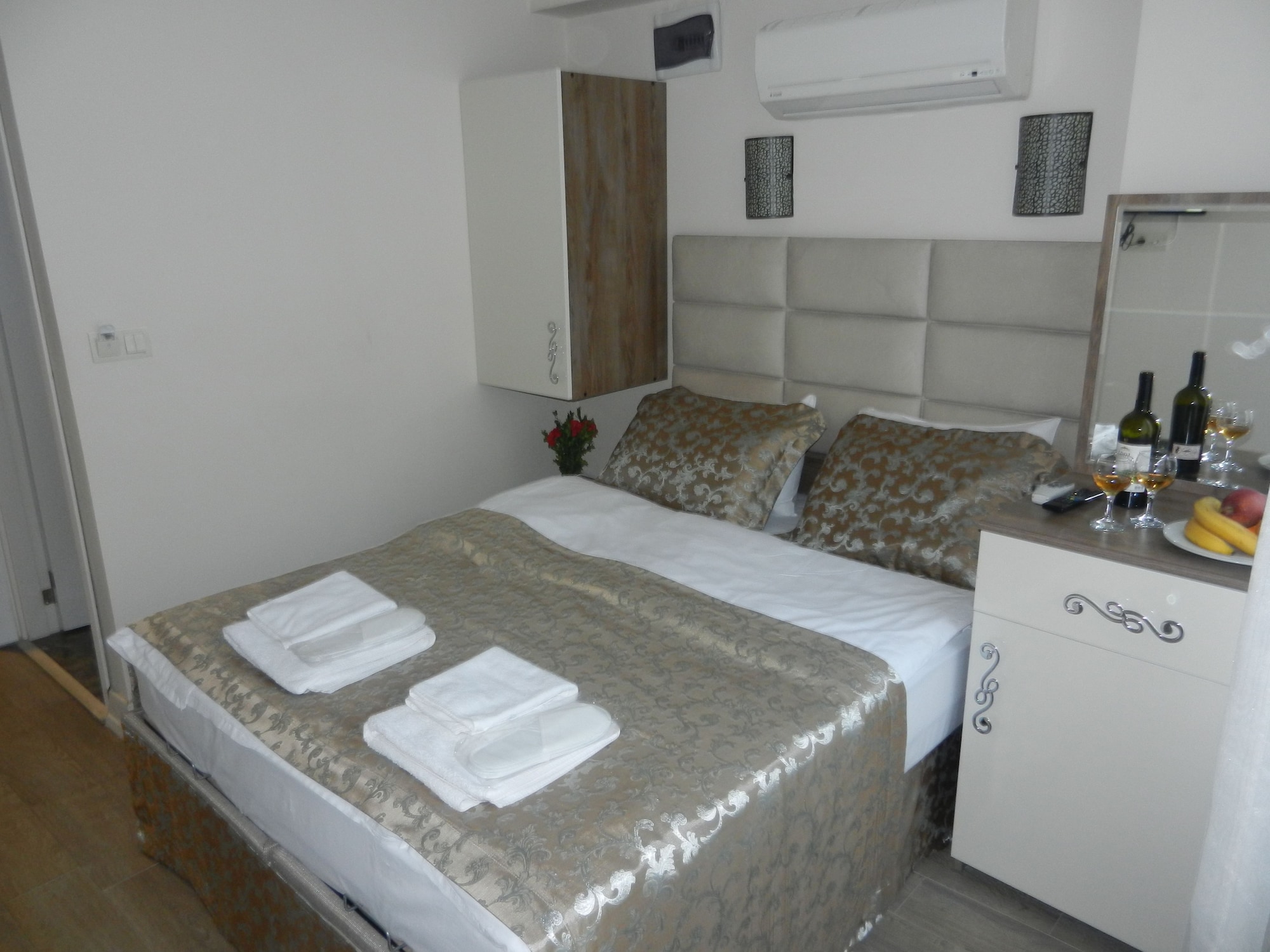 ROOM, DOUBLE BED, CITY VIEW