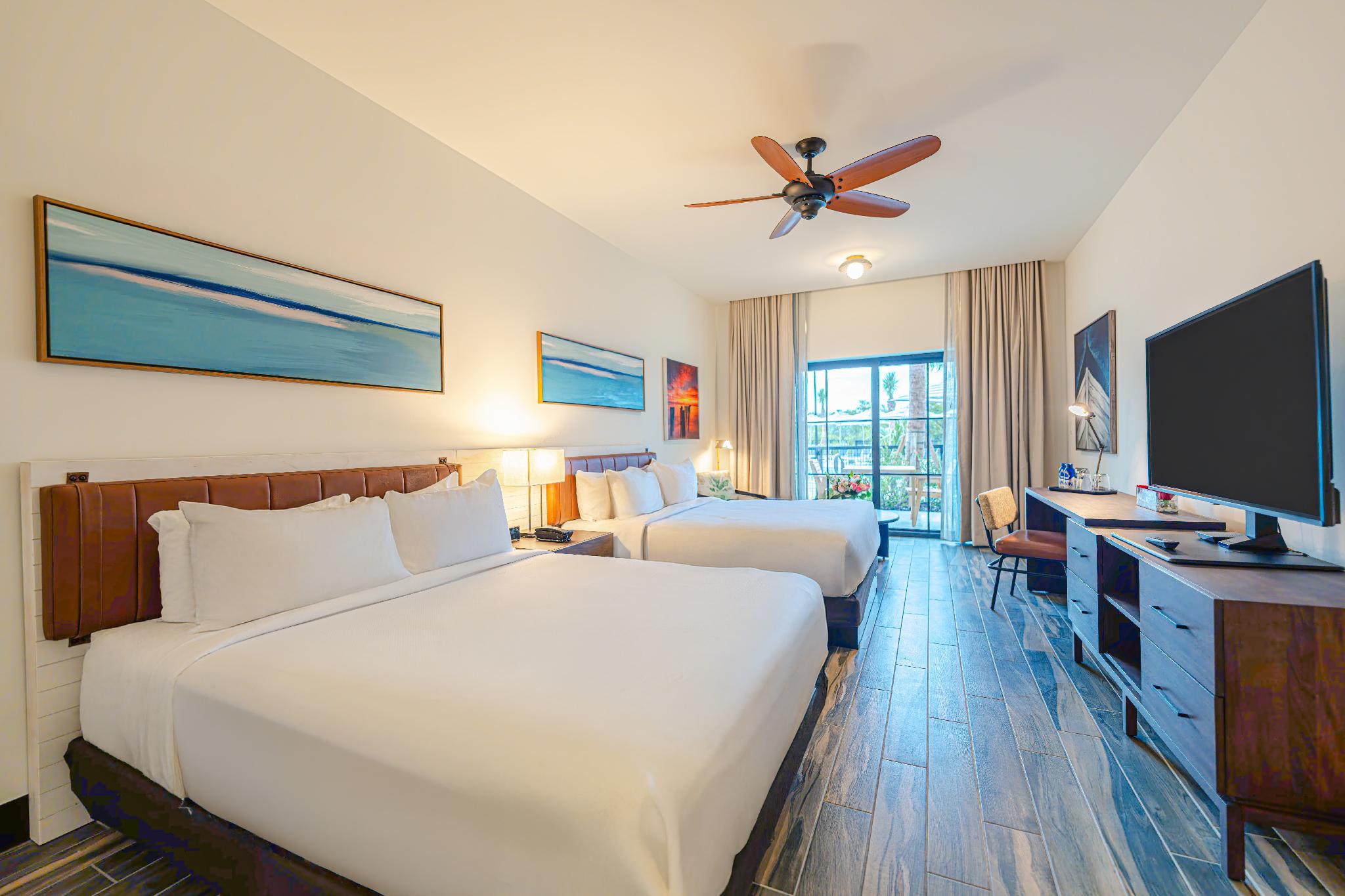 Walkout, 2 Queen Beds, Pool Side, Patio