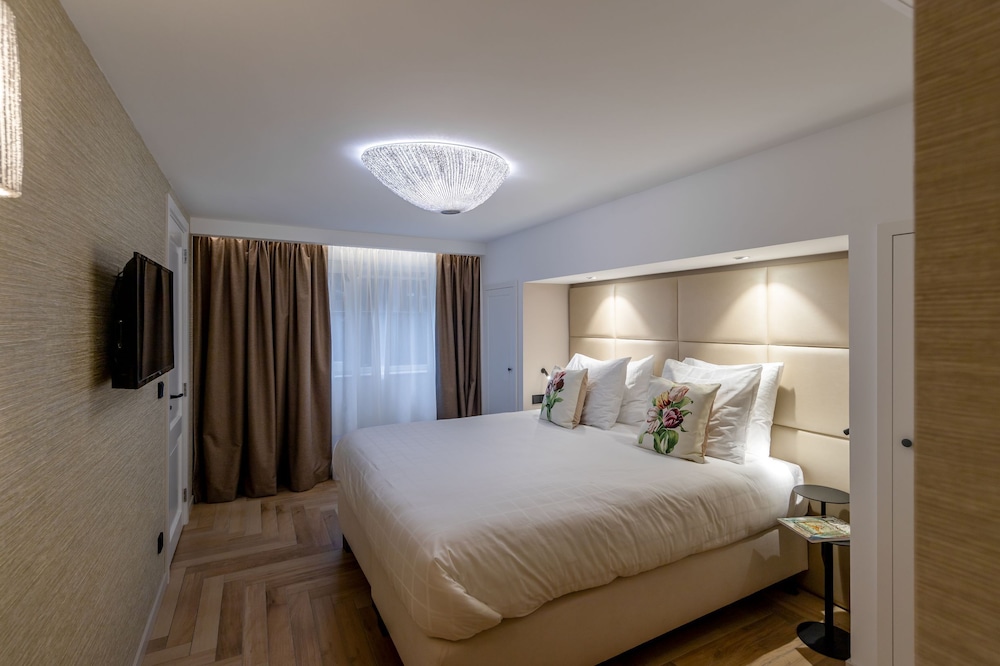 Semi Basement, Family, Queen Bed, Sofa