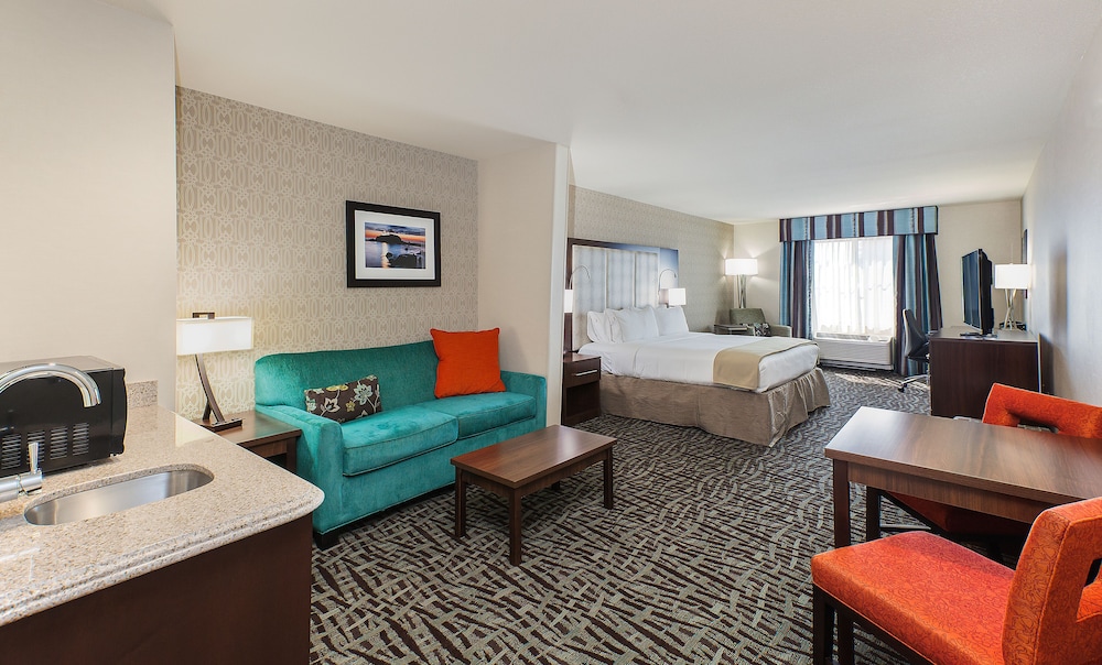 Holiday Inn Express Suites Eureka 37/56