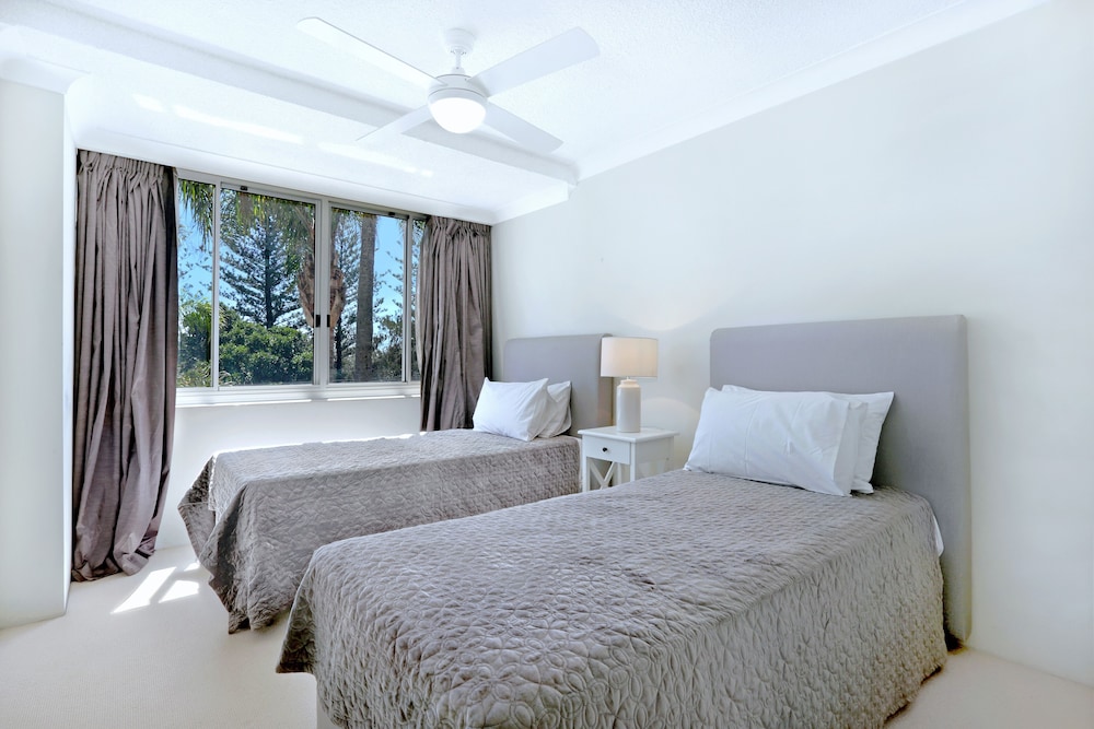 Pacific Regis Apartments 30/79