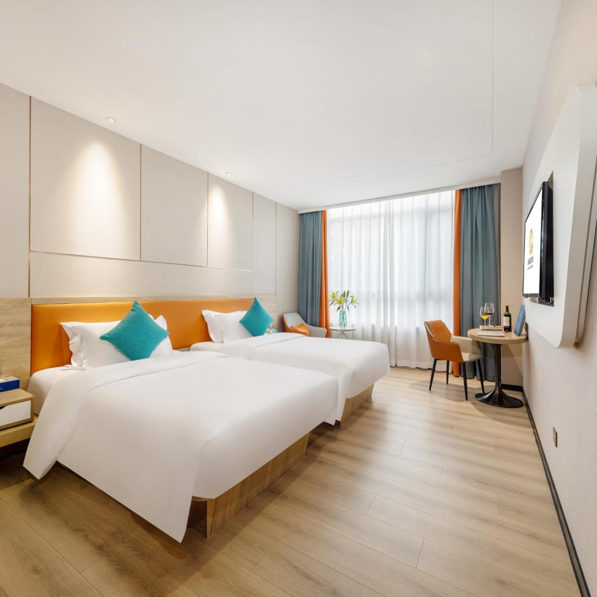 Qian Hai Holiday Hotel 14/68