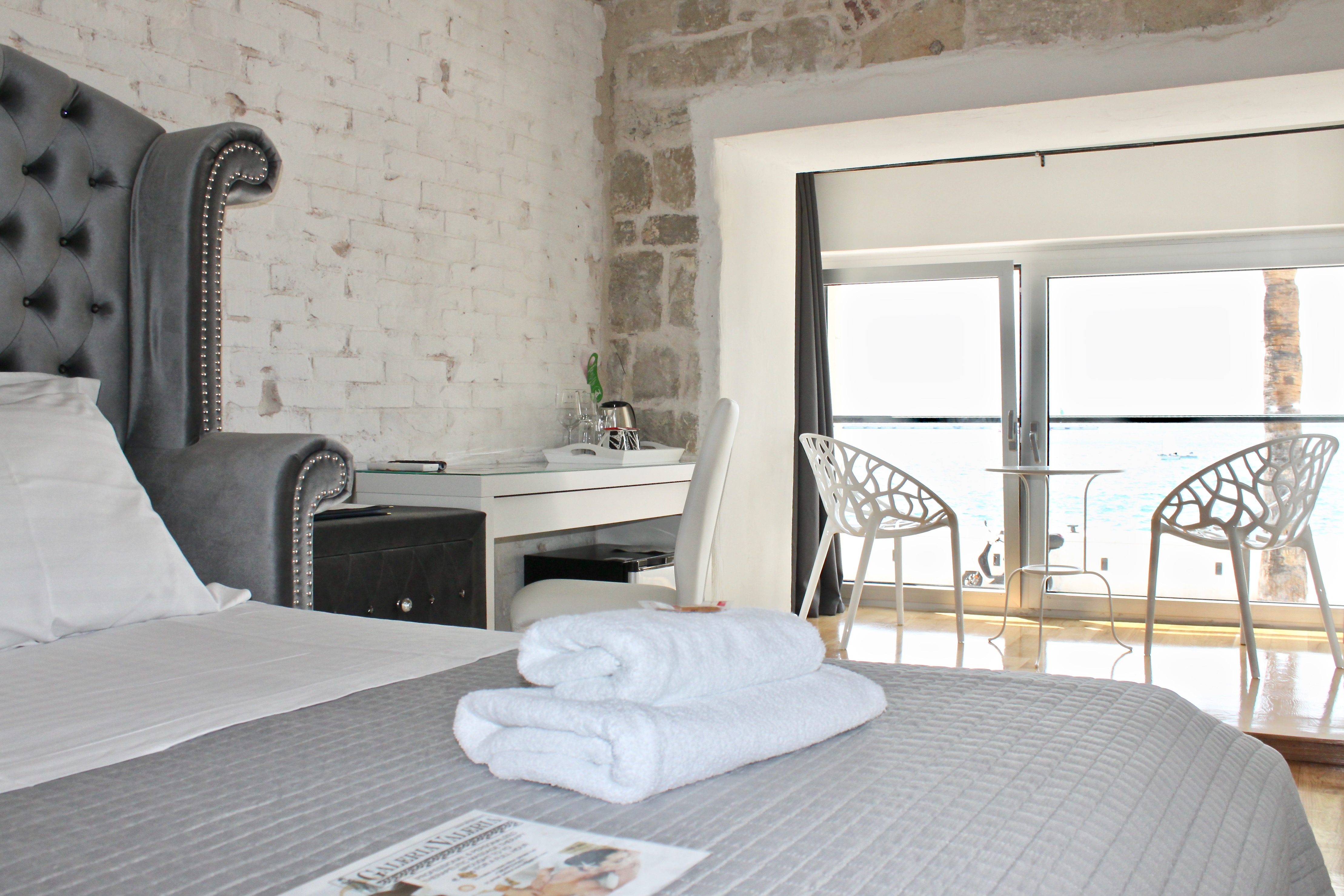 Deluxe, Double Bed, Beach Front، Galeria Valeria Seaside Downtown - MAG Quaint & Elegant Boutique Hotels 5/9