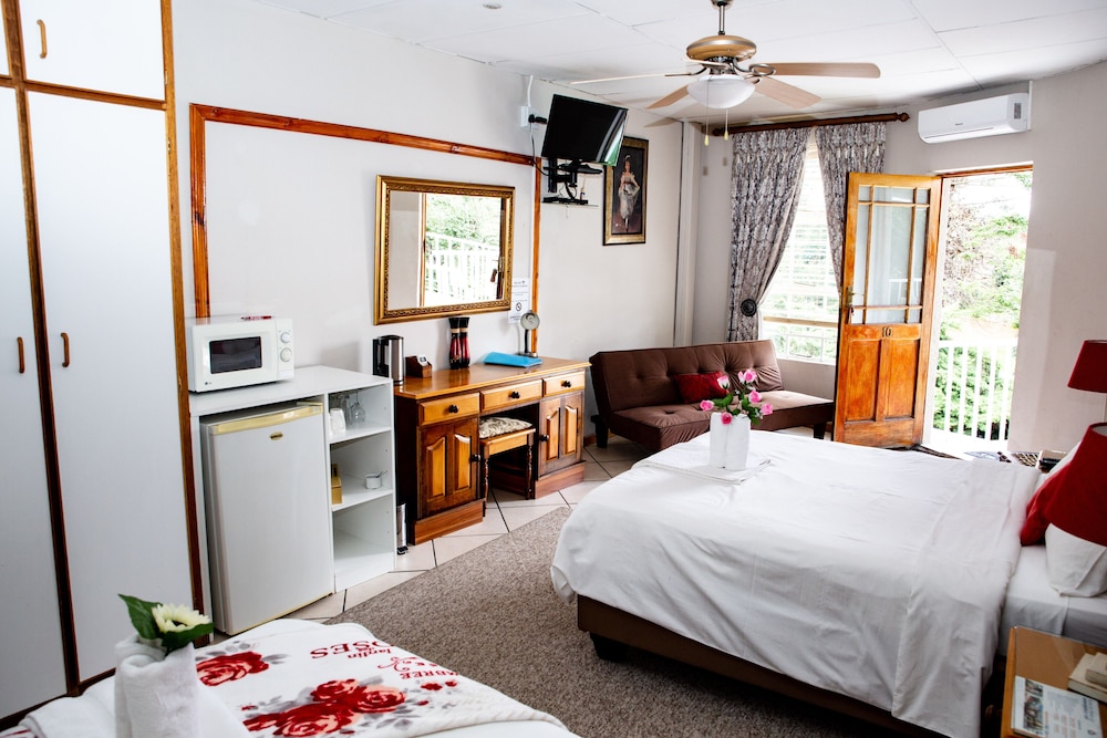 Woodpecker Guesthouse 10/42