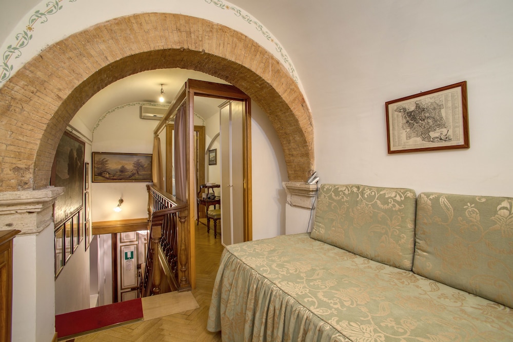 Navona Gallery Suites 33/50