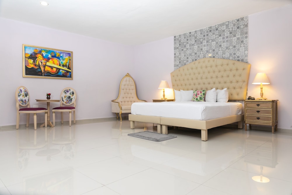 DELUXE, STUDIO, SUITE, KING BED
