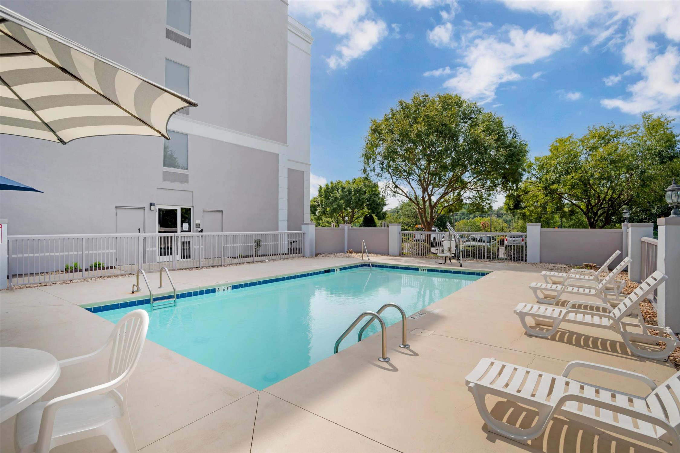 Comfort Suites Gastonia Charlotte 52/53