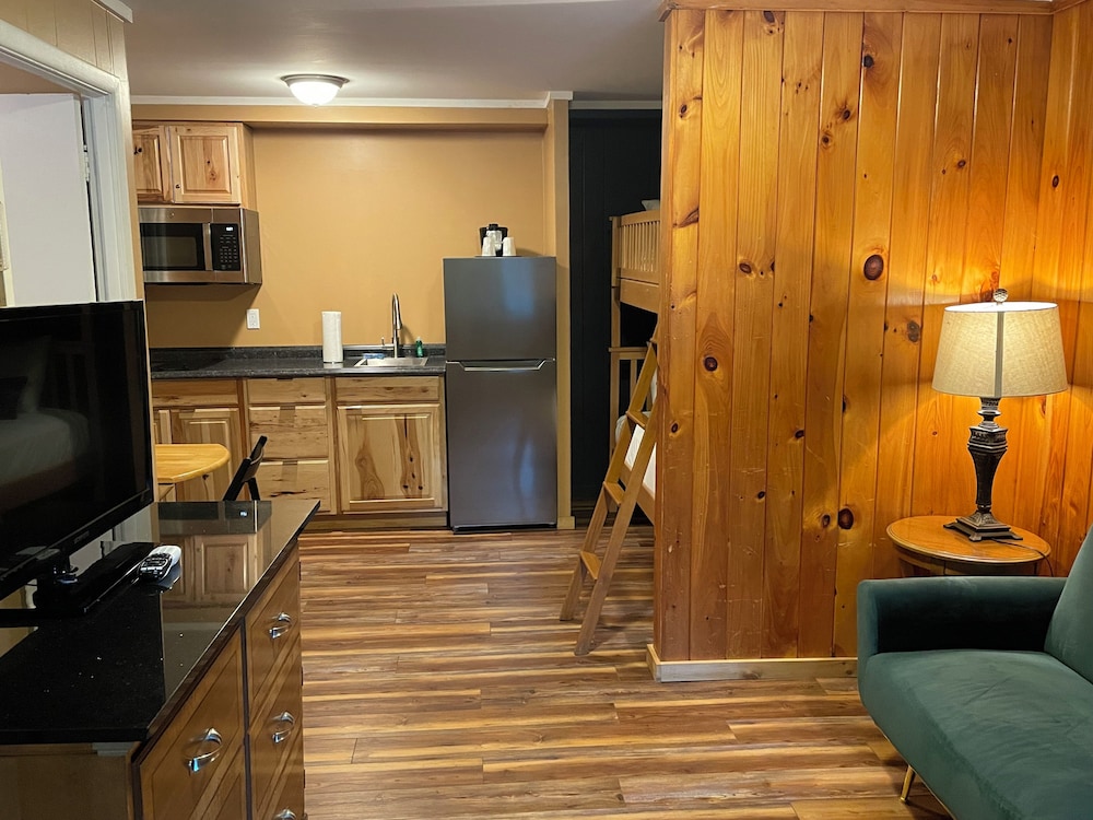 NORTHERN LIGHTS LODGE 59/70