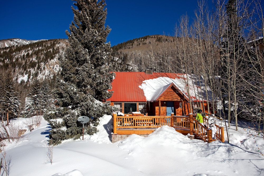 Alpine Village Suites 46/50