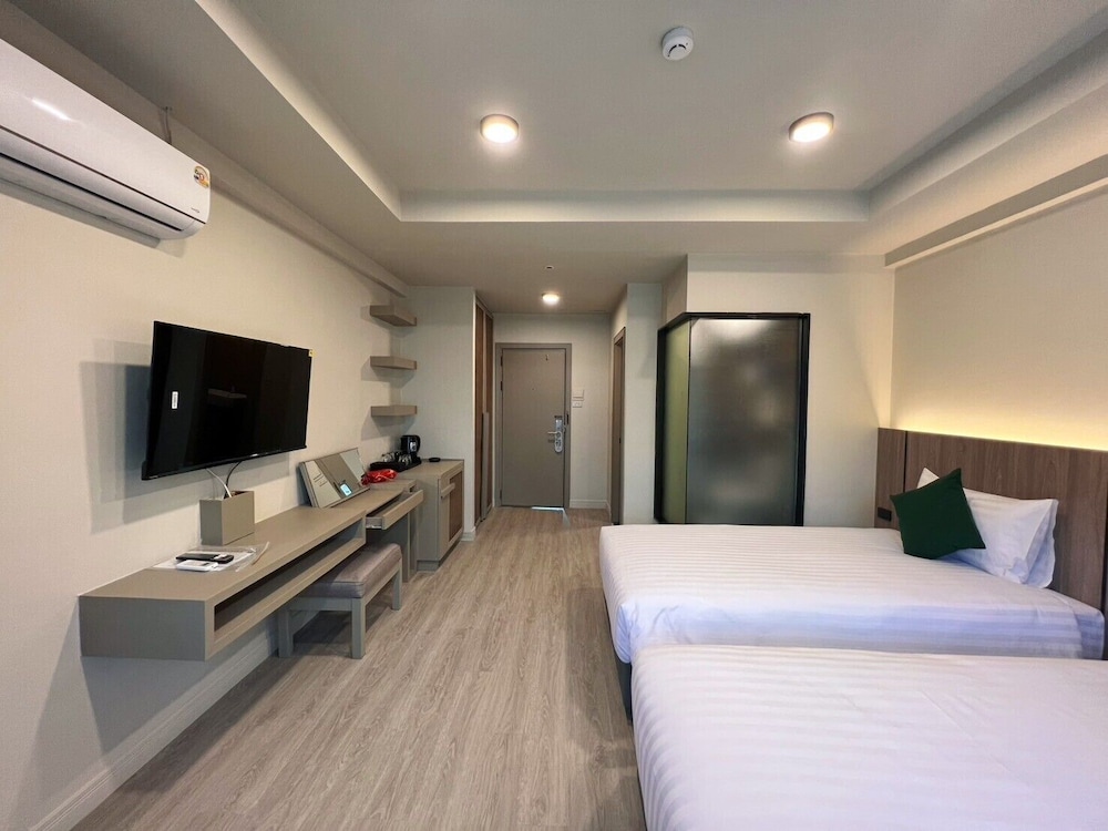 The Old Phuket Karon Beach Resort 21/85