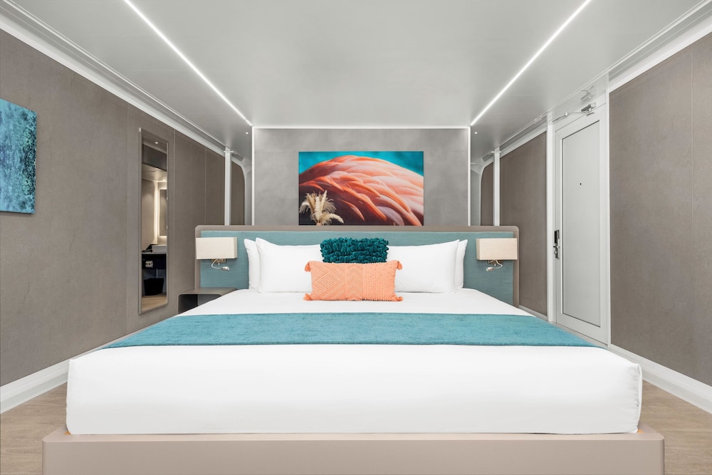Preferred Club, Bungalow, King Bed, Beach Front