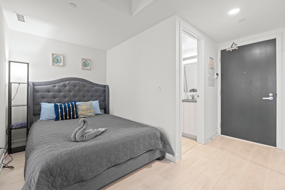 Teahouse Condos in Downtown Toronto 14/50
