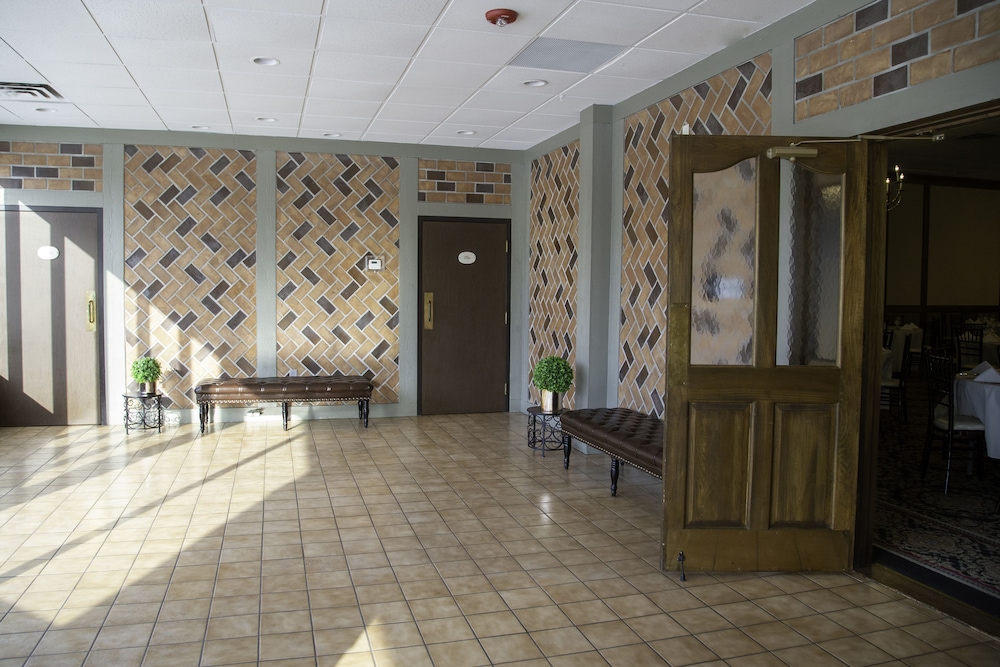 The Stables Inn and Suites 9/57