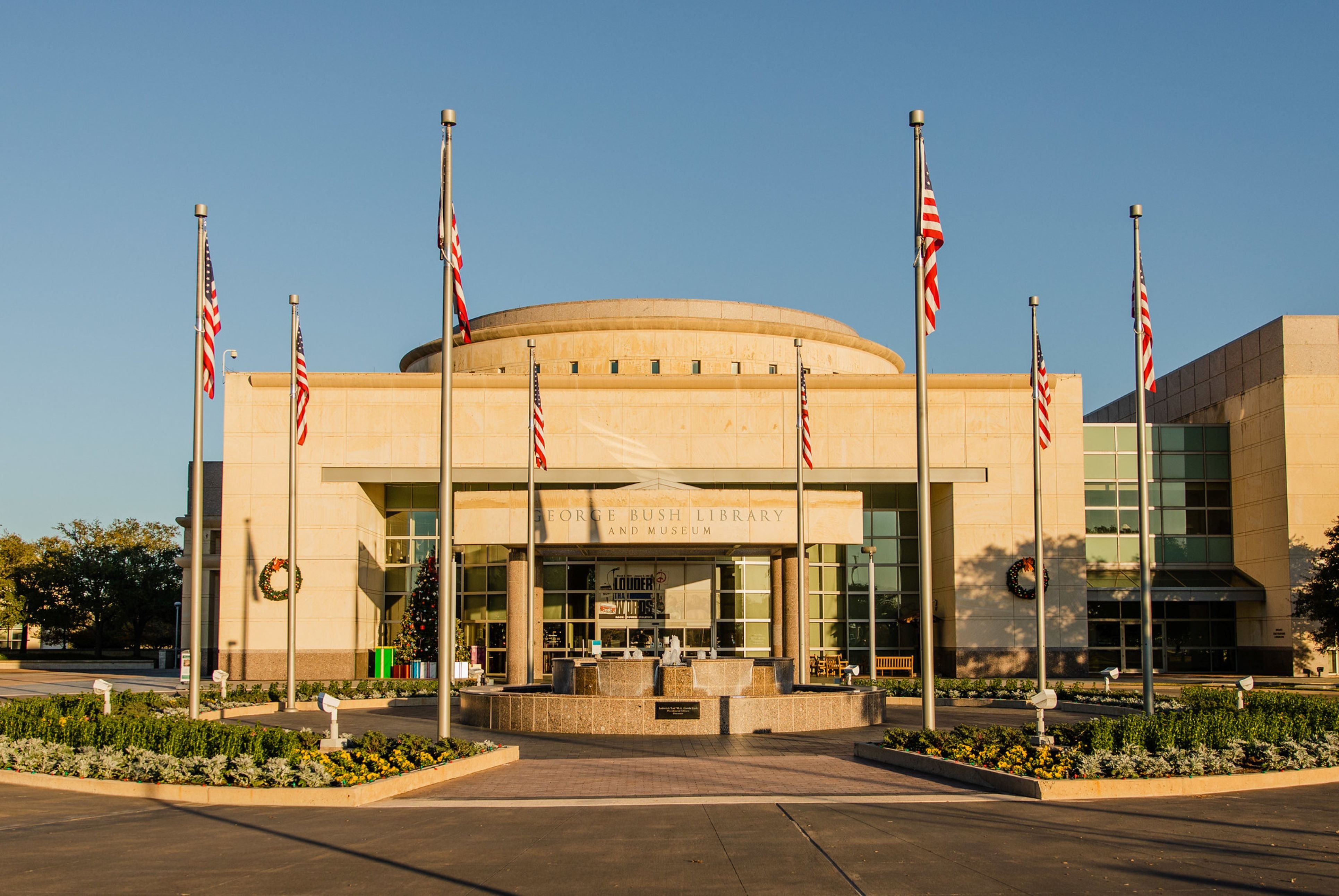 Holiday Inn Express & Suites Bryan 56/69