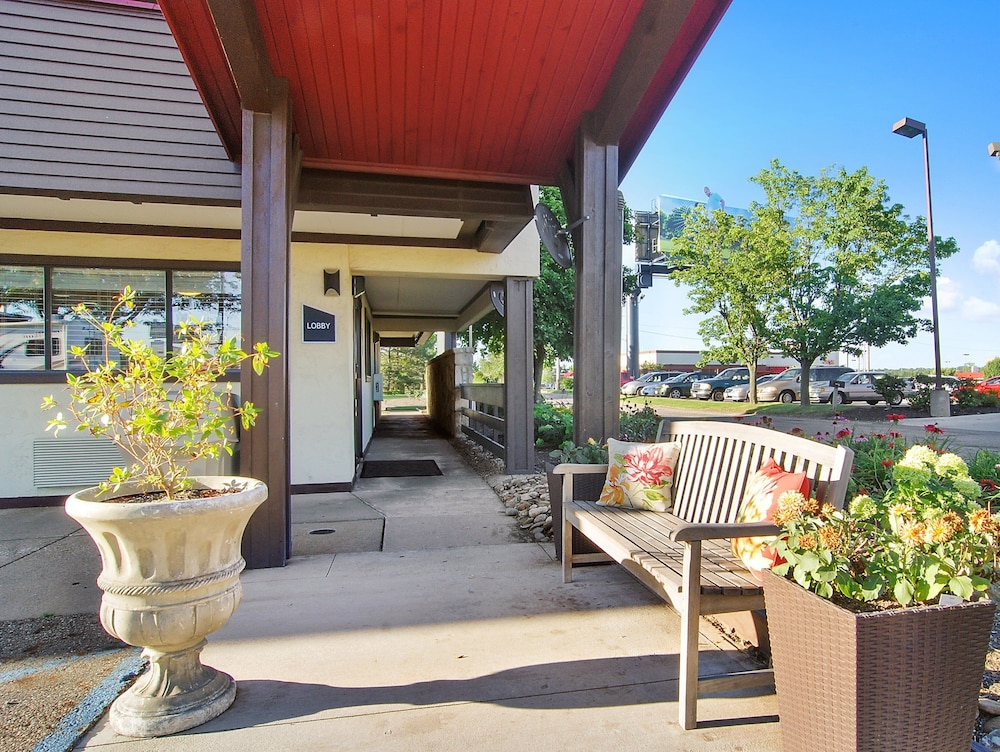 Red Roof Inn Canton 3/24
