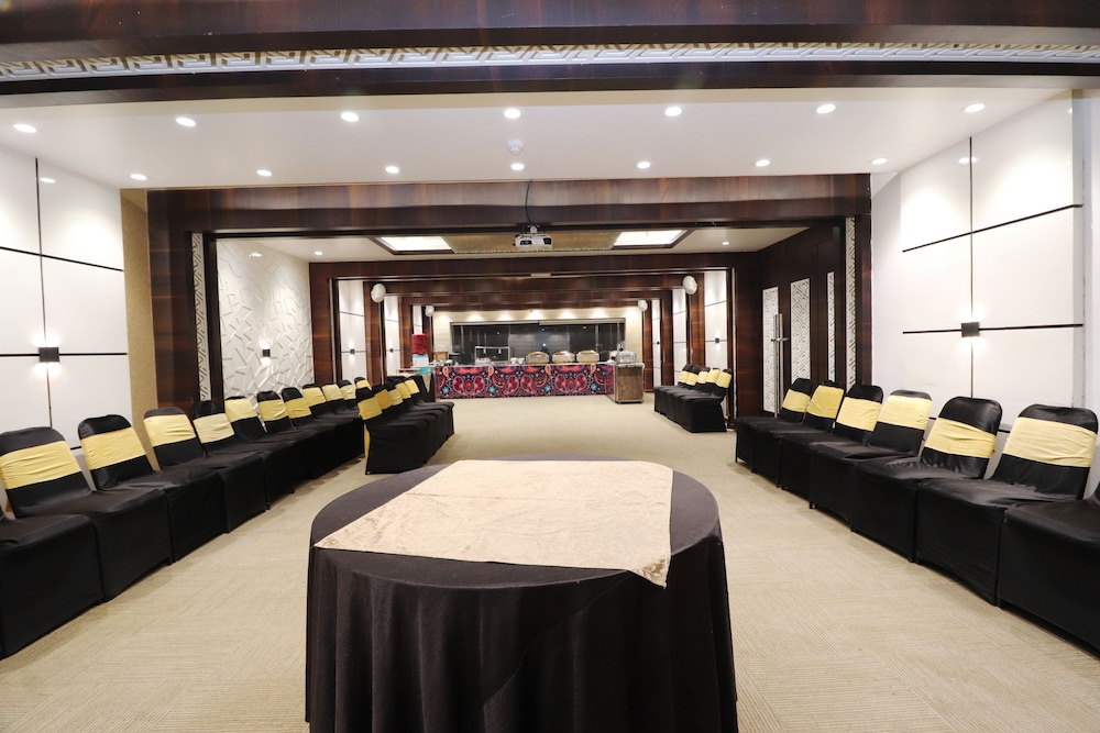 Hotel Rajhans Regent 34/48