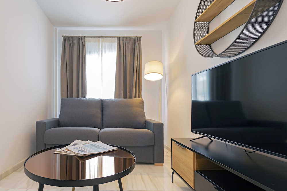 Malaga Rivas 34 Suites Homes 16/48