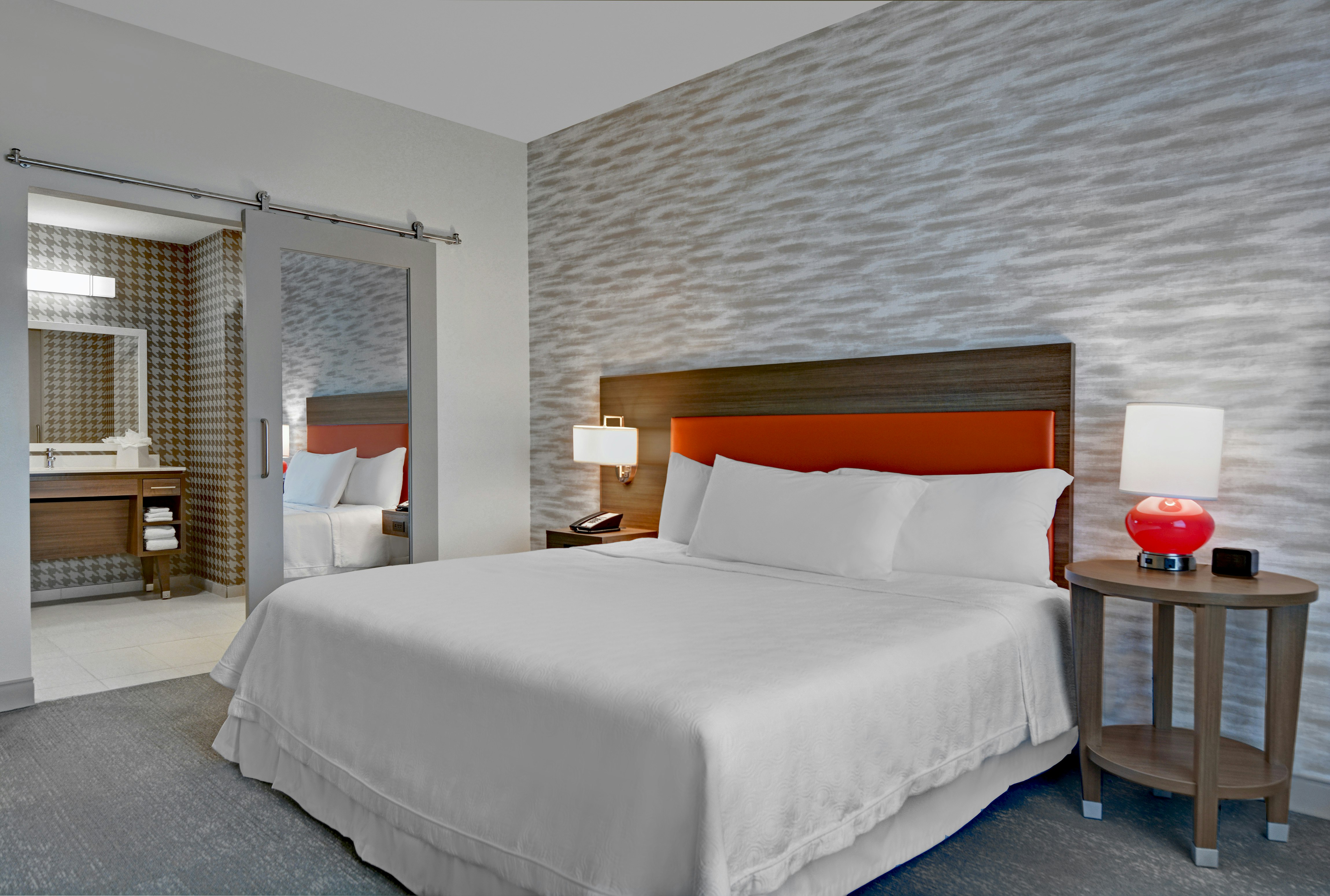 SUITE, KING BED, ACCESSIBLE