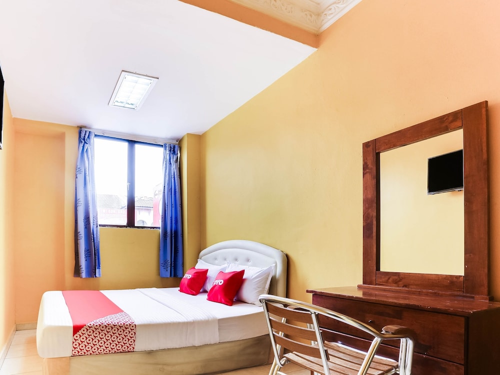 OYO 89406 Lucky Budget Hotel 10/21