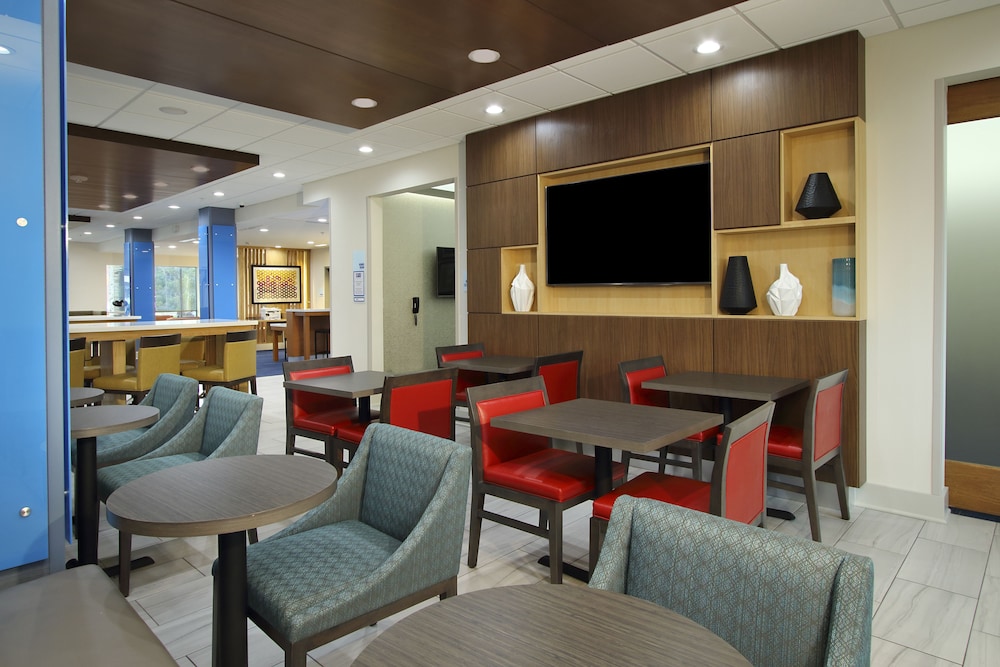 Holiday Inn Express & Suites Lake Charles South Casino Area 36/55
