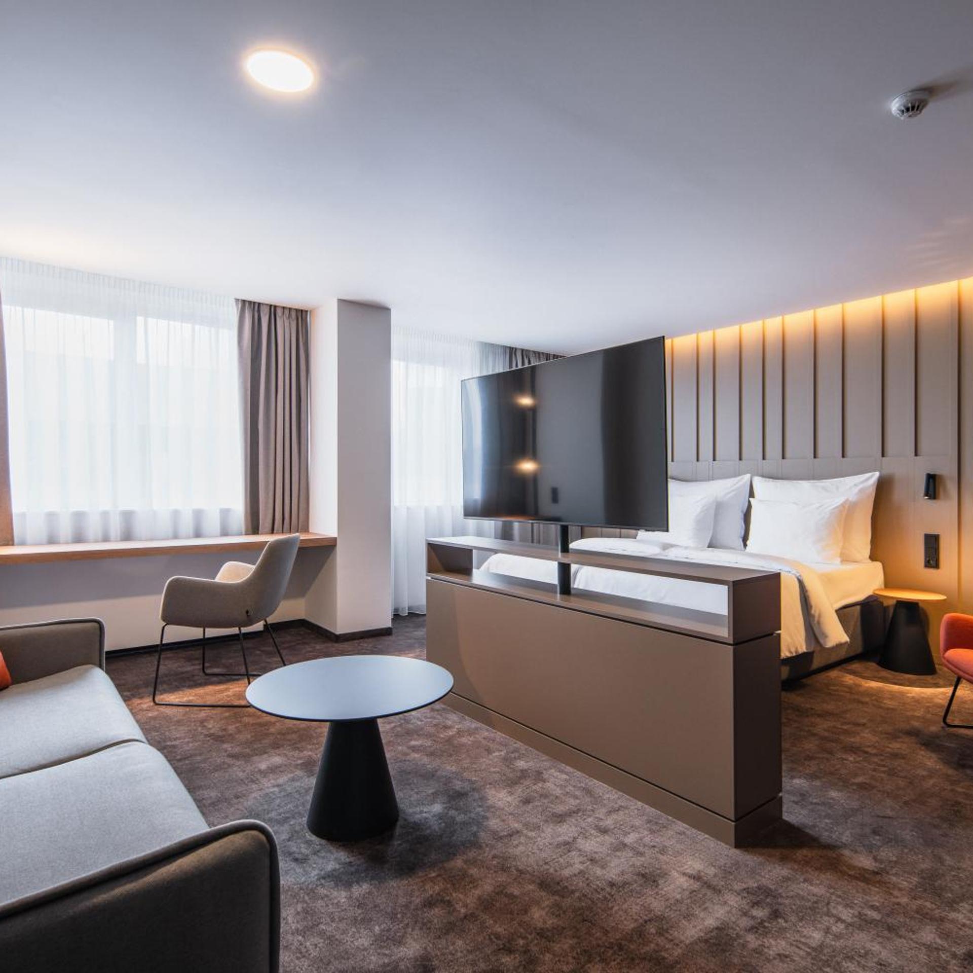 Executive, Suite, King Bed, Pool Access