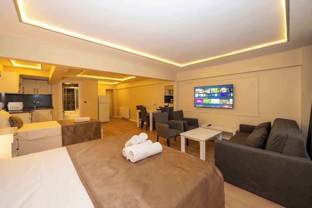 Aiza Suites 45/53