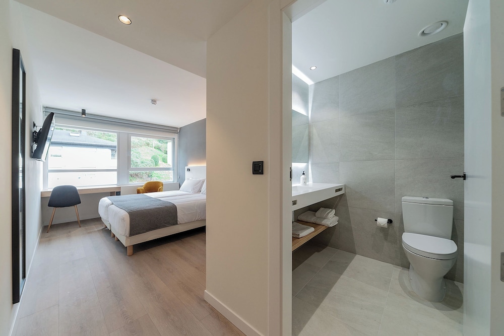 Hotel Distrito Oeste 47/50