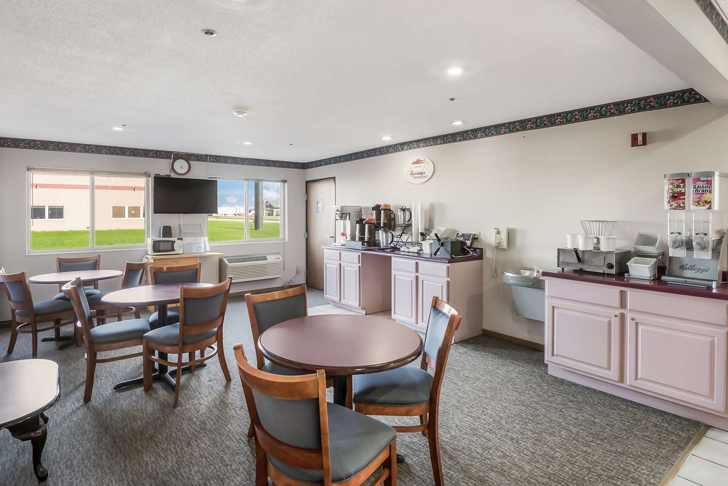 Americas Best Value Inn Wenona 24/32