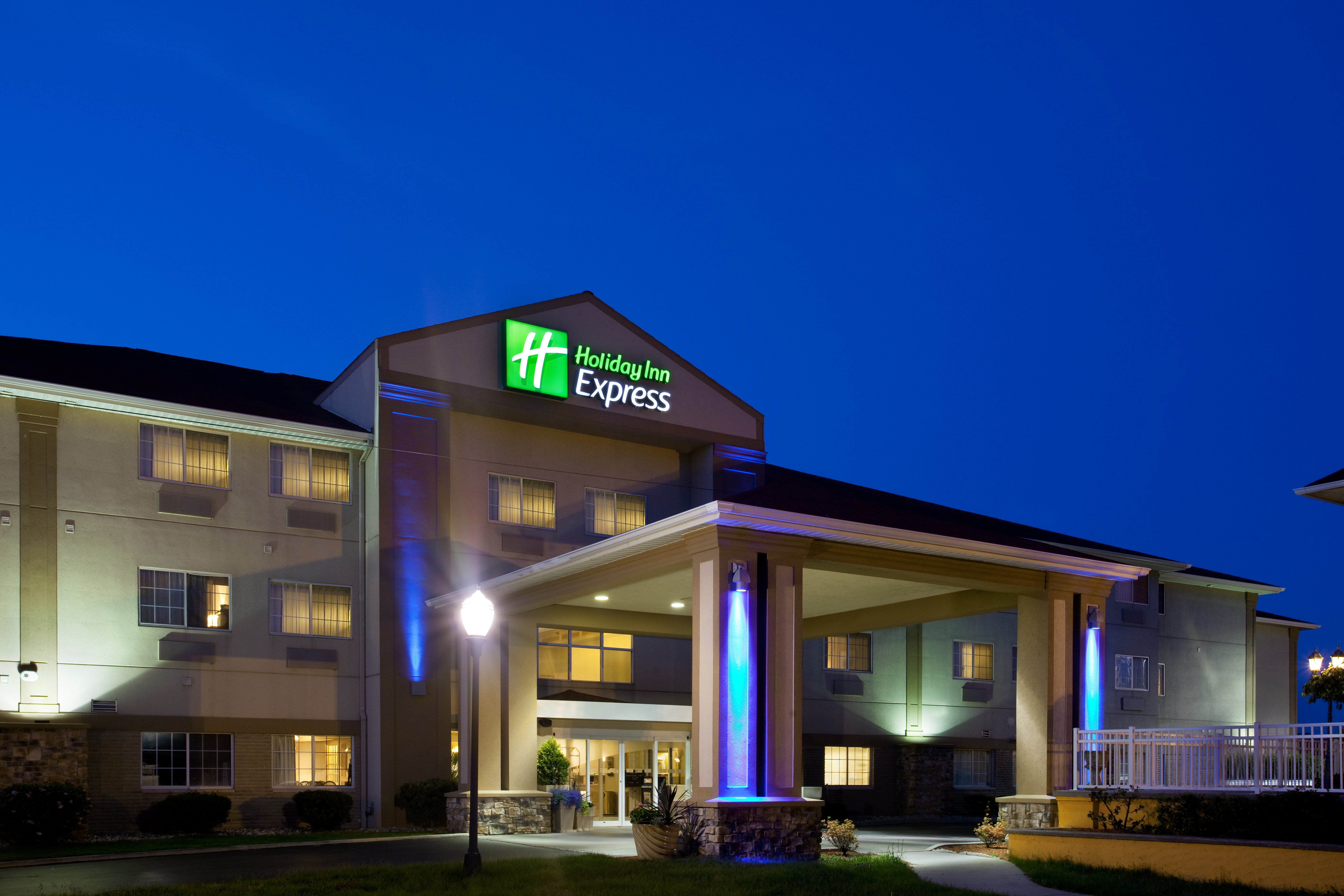 Holiday Inn Express Suites St Joseph 2/69