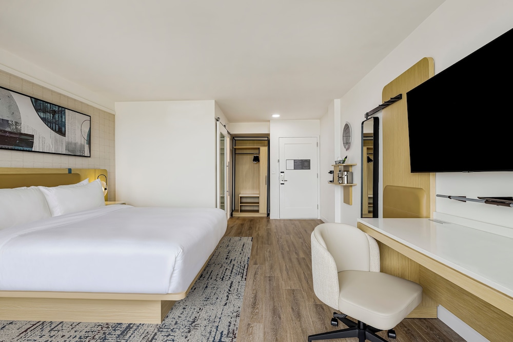 PREMIUM, KING BED, WITH VIEW