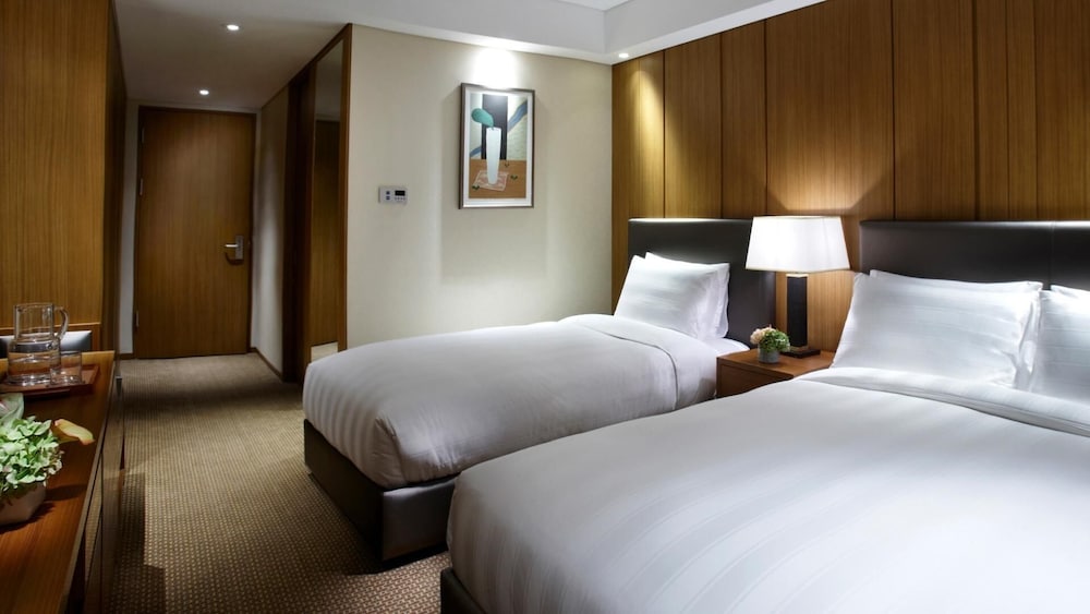SUPERIOR, FAMILY, TWIN BEDS