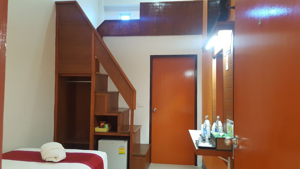 First & Frang Hotel 32/70