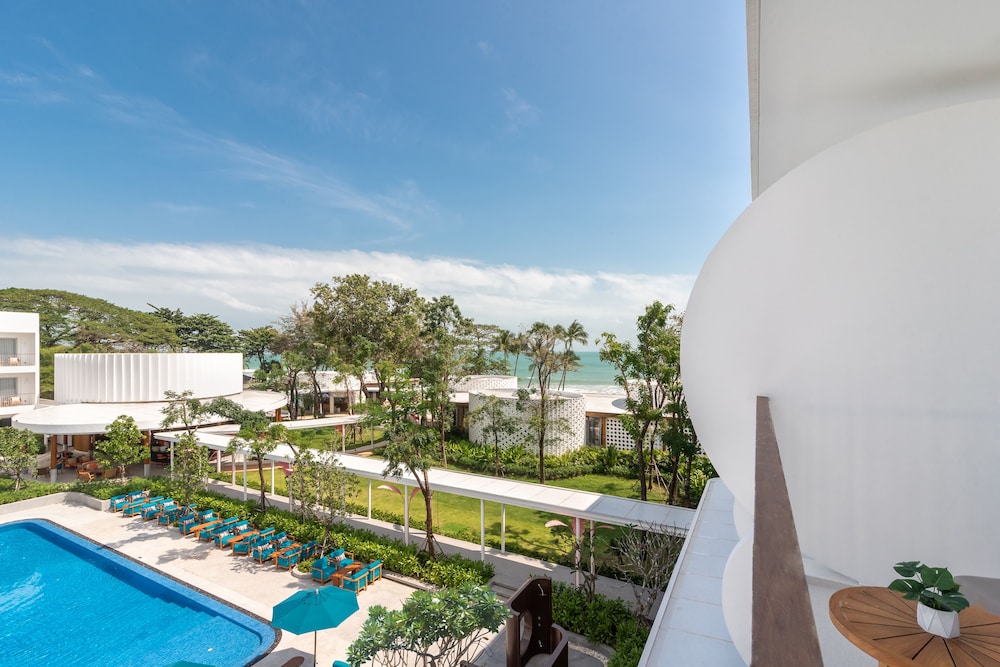 Avani Chaweng Samui Hotel and Beach Club 30/35