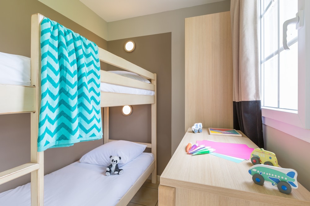 Studio, Futon Bed, 2 Sofa, Alcove, Balcony or Terrace