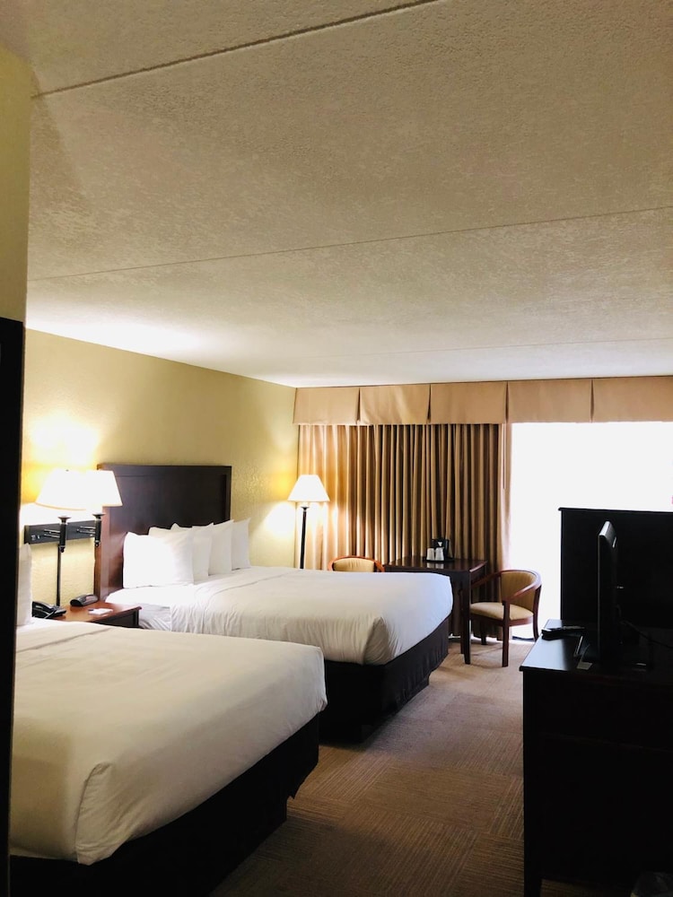 DoubleTree by Hilton Quincy 34/77