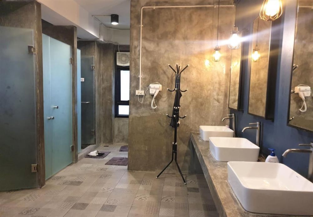 Silom Space Hostel 67/72