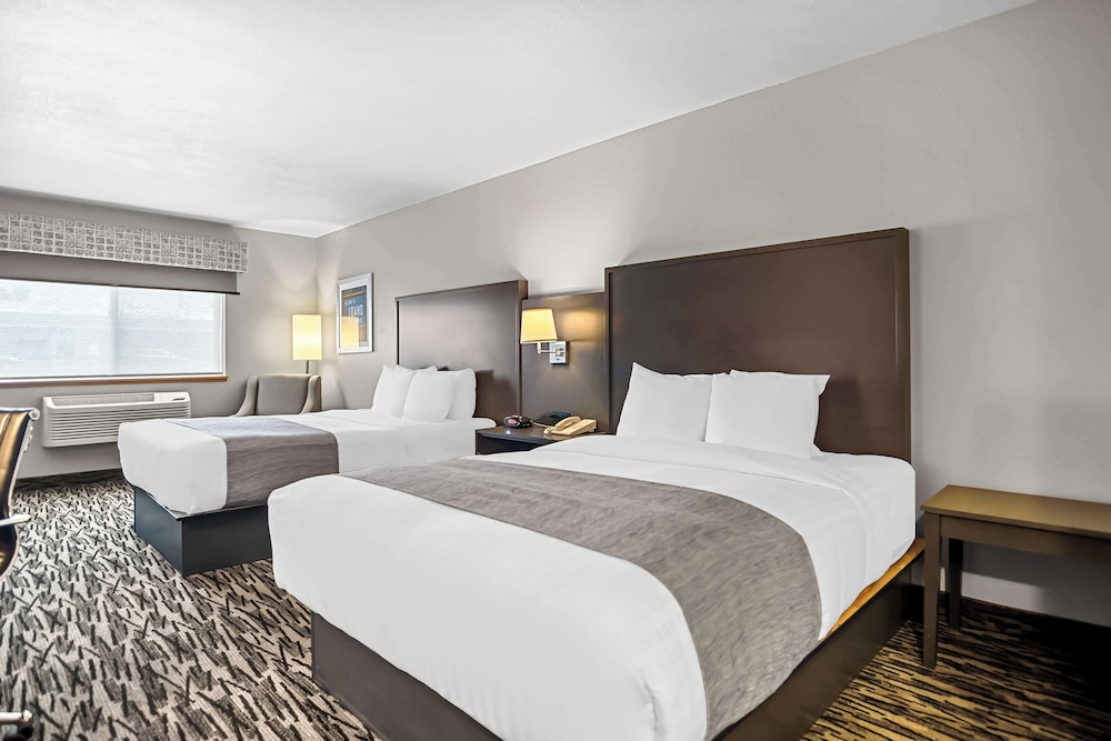 غرفة قياسية بسريرين كوين، Best Western Sawtooth Inn & Suites 2/9