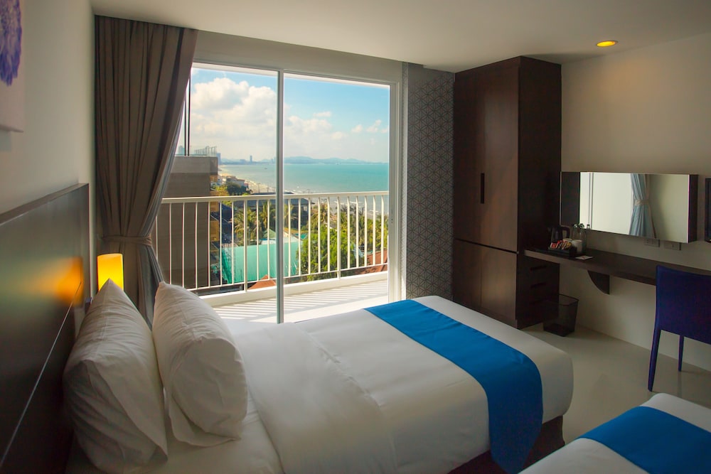 Rodina Beach Hotel 31/74