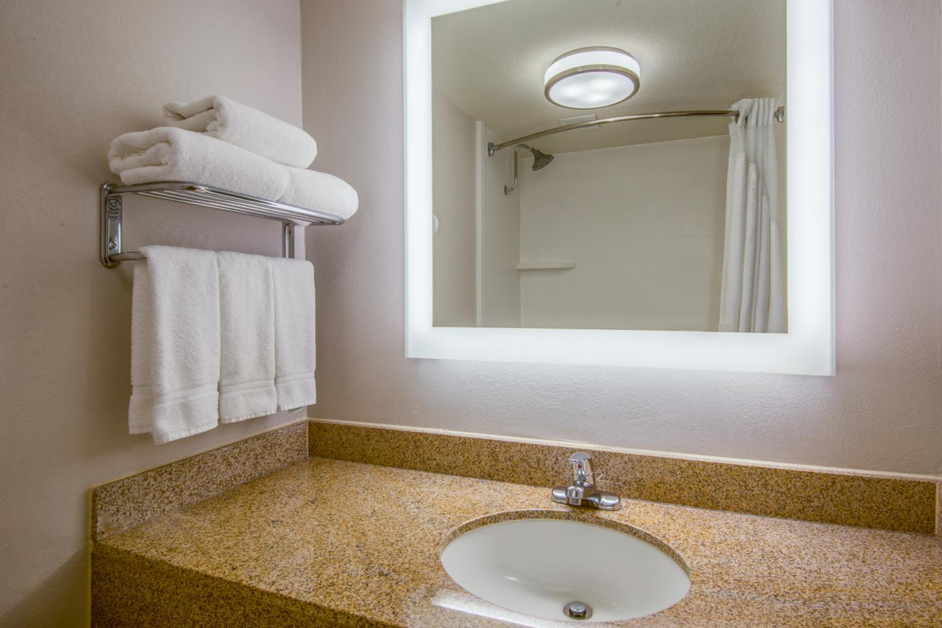 غرفة قياسية مع أريكة، Holiday Inn Express El Paso-Central 6/6