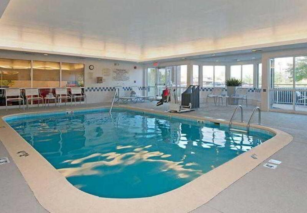 Spark by Hilton Bloomington 12/43