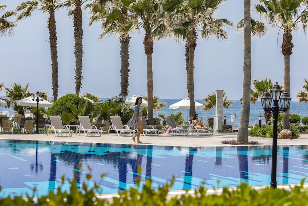Aquamare Beach Hotel & Spa 57/61